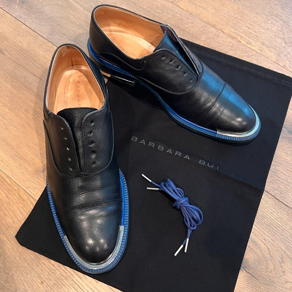 Barbara Bui Leather Oxfords With Metal Toe Detail - Black/Blue